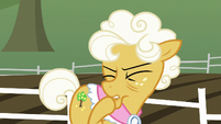 Goldie Delicious whistling loudly S9E10