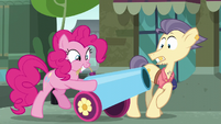 Pinkie takes out her party cannon again S6E3
