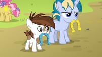 Pipsqueak and Skeedaddle playing horseshoes S7E21