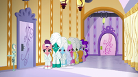 Ponies shiver as they wait in line S6E10