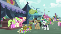 Rarity approaches Filthy Rich and flower trio S7E19