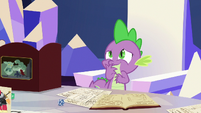 Spike starting to laugh S6E17