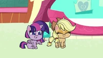 Twilight and Applejack accepting Bubbles PLS1E4a.png (629 KB)
