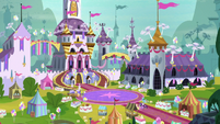 Twilight and friends return to castle courtyard S9E24