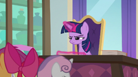 Twilight glares at the CMC in disappointment S8E12