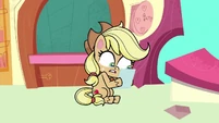 Applejack re-reading the letter PLS1E7a.png (641 KB)