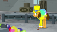 Cheese with a beach ball on his back S9E14