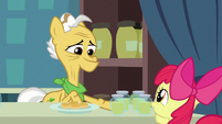 Grand Pear gives Apple Bloom pear jam for free S7E13