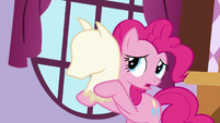 Pinkie holding mannequin head S5E11
