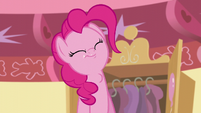 Pinkie swallowing the apple S5E19