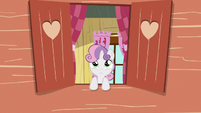 Sweetie Belle watches Gabby from the clubhouse S6E19