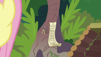 To-do list and keys hanging from a tree S9E18