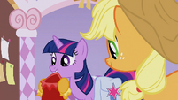 Twilight with her dress S1E14