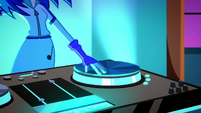 DJ Pon-3 spinning her records SS3