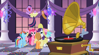 Main 6 at Twilight's birthday party S2E9