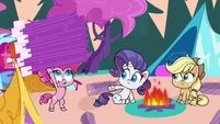 Pinkie holding sticks with marshmallows PLS1E11a.png (869 KB)