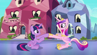 Twilight and Cadance clap their hooves S6E16