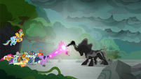 Twilight clashes with the Pony of Shadows S7E26