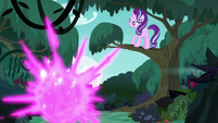 Twilight teleports out of the forest S6E21