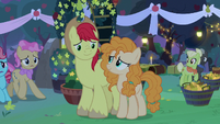 Bright Mac standing by Pear Butter's side S7E13