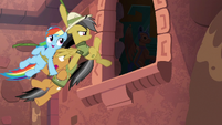 Daring carries Rainbow and Quibble to safety S6E13