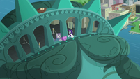 Maud and Rarity inside the statue's crown S6E3