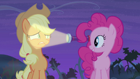 Pinkie shines light in Applejack's face S4E07