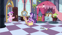 Princess Cadance give me hug S2E25