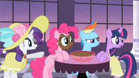 Rarity look over there S2E9