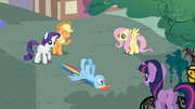 S01E07 Rainbow leży przestraszona.png
