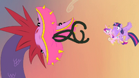 Tatzlwurm roars at princesses S4E11