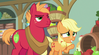 Applejack "a little short-hooved at the moment" S6E23