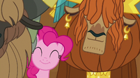 Pinkie and Rutherford swaying to yak music S7E11