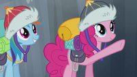 Pinkie pointing and Rainbow smiling S5E8