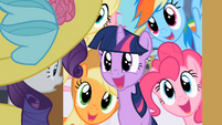 Rarity's friends meet her in Canterlot S2E9