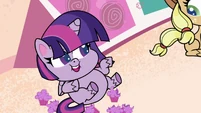 Twilight Sparkle stuffed with cupcakes PLS1E10a.png (957 KB)