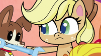 Winona handing a wrench to Applejack PLS1E9a