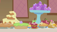 Baked goods with Pinkie's bite marks S1E10
