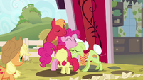 Pinkie Pie hugging Apples S4E09