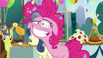 Pinkie Pie with an insane side-grin S7E23