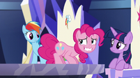 Pinkie nervously smiles S5E19