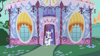 Rarity and Opal exit the boutique S1E24