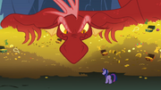 S01E07 Twilight stoi przed smokiem.png