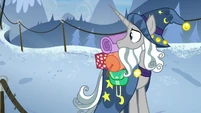 Star Swirl looking back at Rare Find S8E16.png (1.06 MB)