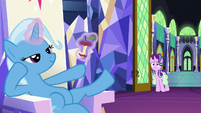 Starlight returns to Trixie in the throne room S7E2