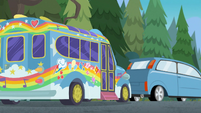 The Rainbooms' bus gets stuck in traffic EGDS12