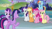 Twilight Sparkle has help from her friends S8E2