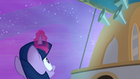 Twilight Sparkle sees light of the Northern Stars S7E22