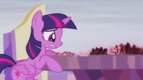 Twilight looking at the Cutie Map worried S5E25