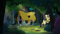 Daring Do flying out of her house S4E04